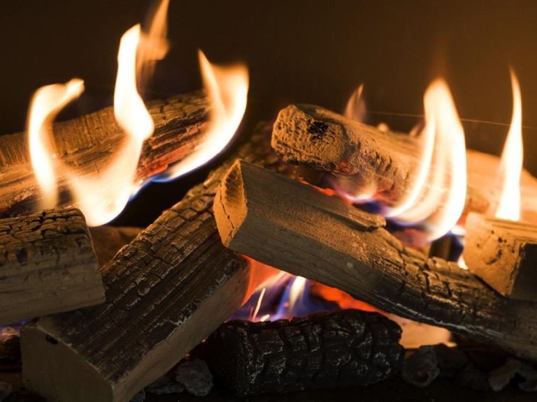 Experience the RAIS gas fireplace